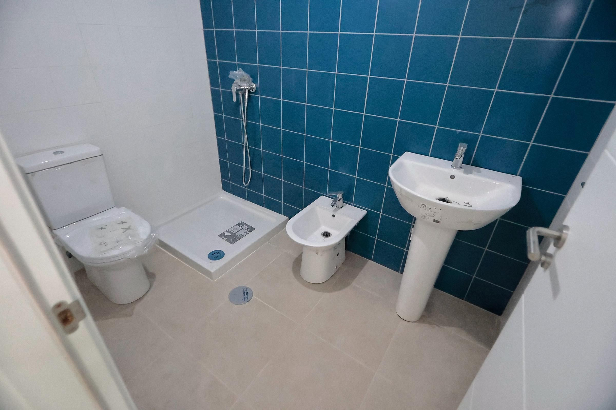 Visita al piso piloto de las 100 vivienda de Visocan en Santa Cruz de Tenerife