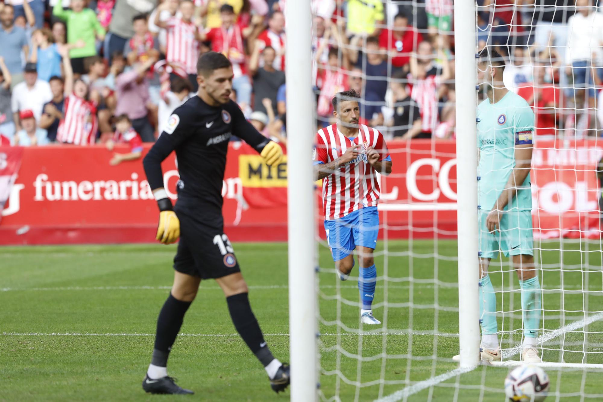 En imágenes: El Sporting se divierte ante el Andorra