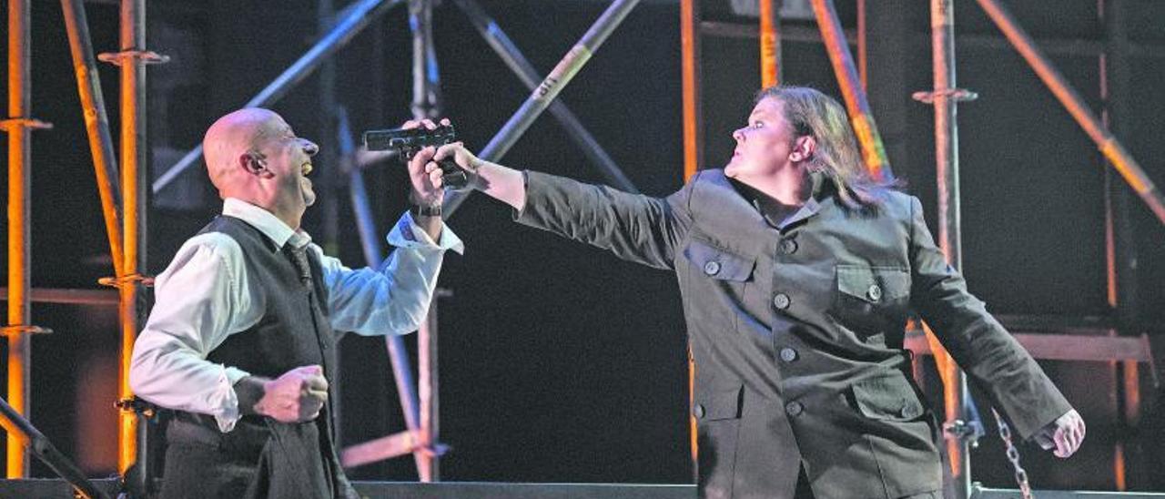 Martin Winkler y Christiane Libor, en un momento de la representación de “Fidelio”. | Ópera de Oviedo