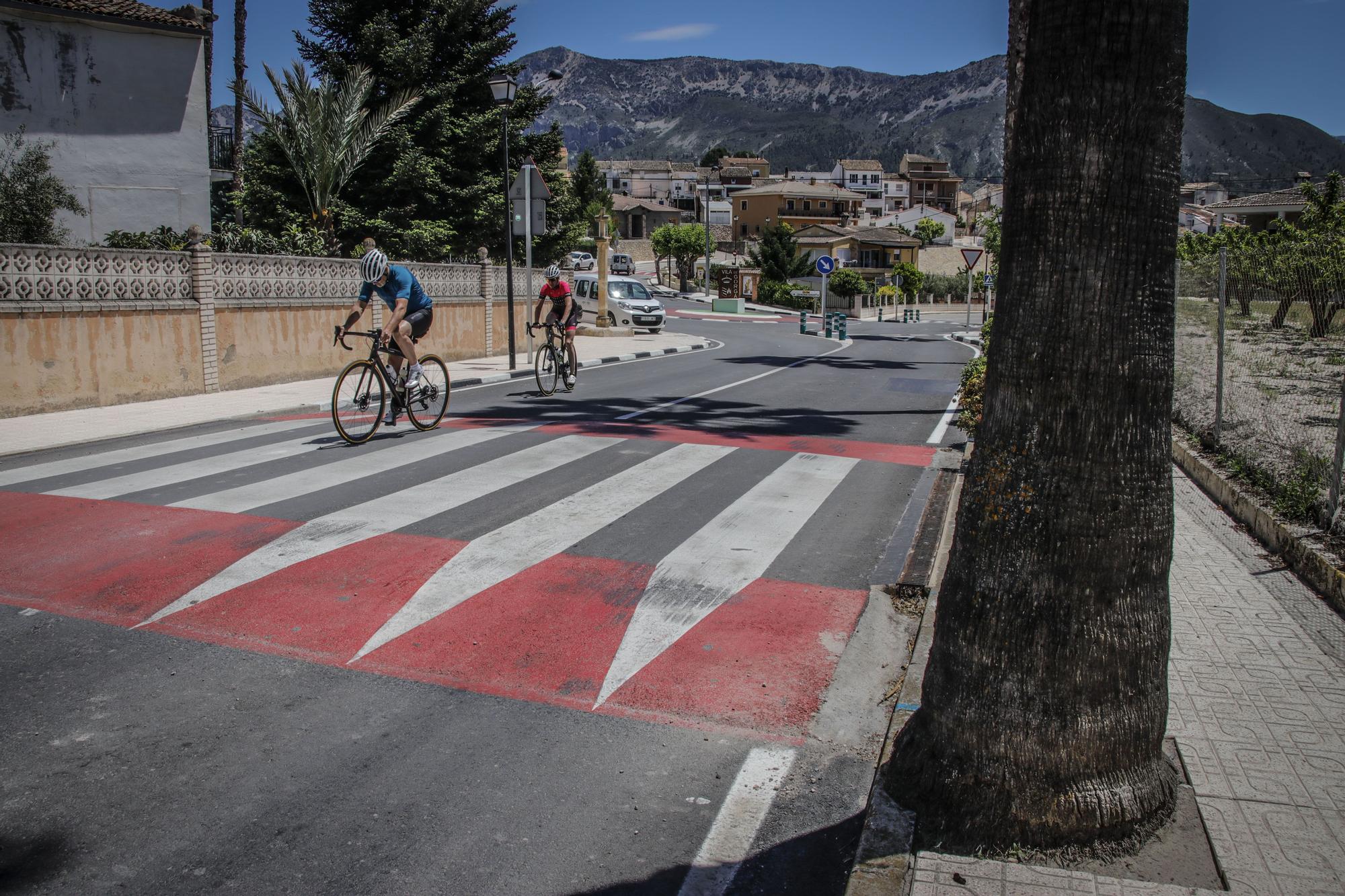 Obras Públicas renueva la travesía de Gorga para dar más seguridad a vehículos y peatones