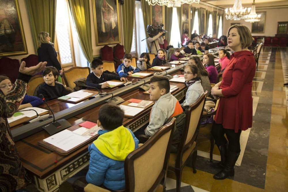 Pleno infantil en el Ayuntamiento de Oviedo