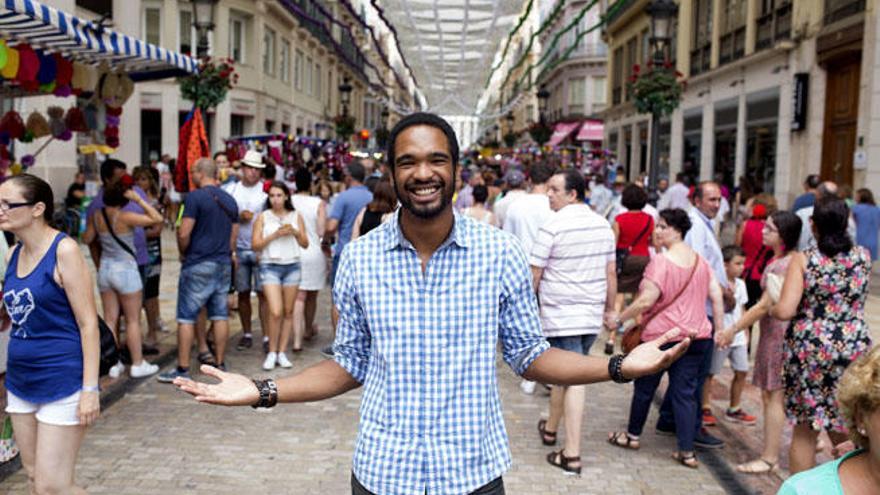 El actor gallego de origen dominicano Will Shephard posa para Efe en la calle Marques de Larios.