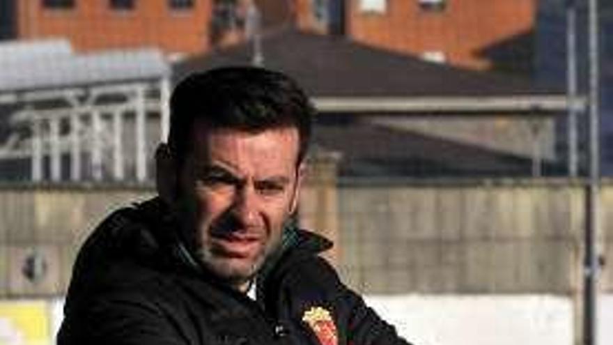 Luis Arturo, entrenador del Llanes.