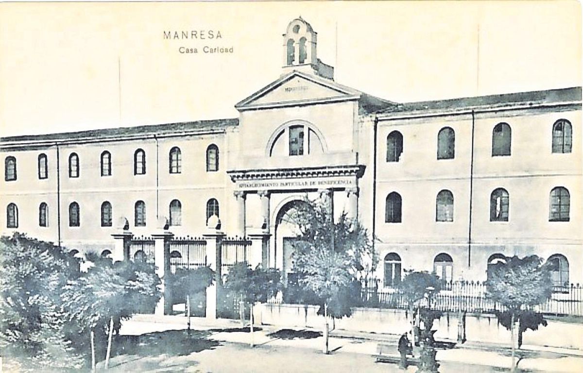 Façana de l'edifici de Casa Caritat el 1906