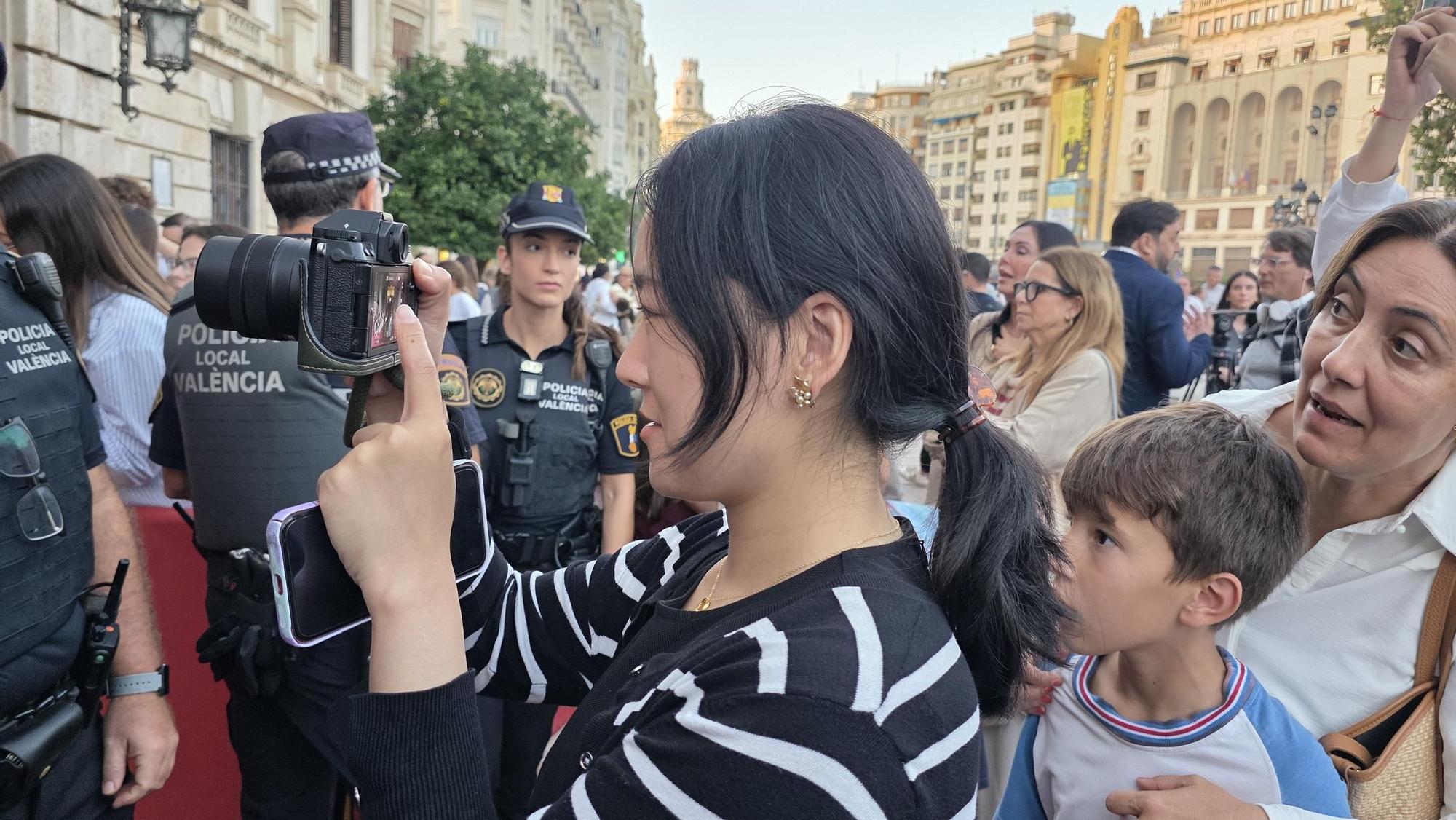 Una turista asiática, que está...