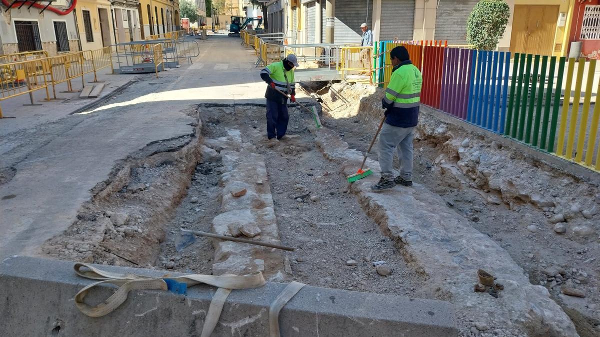 La antigua acequia de Vernissa, dadada al menos en el siglo XIII, descubierta por las obras en la calle de les Carmelites deGandia.