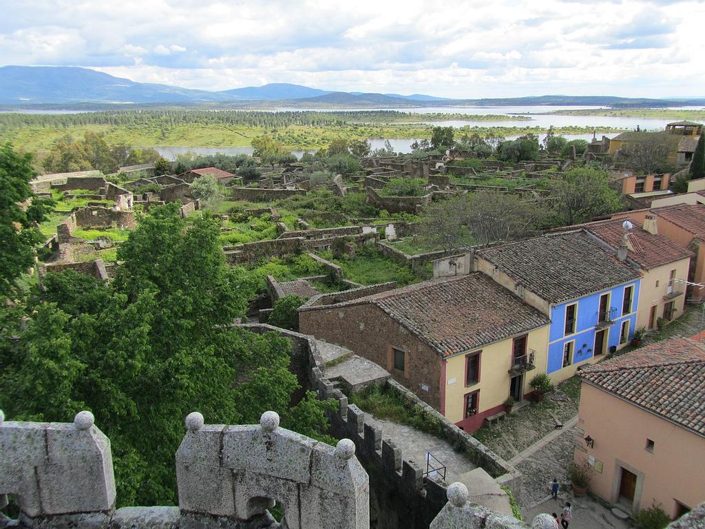 Descubre uno de los pueblos abandonados más misteriosos y bonitos de España
