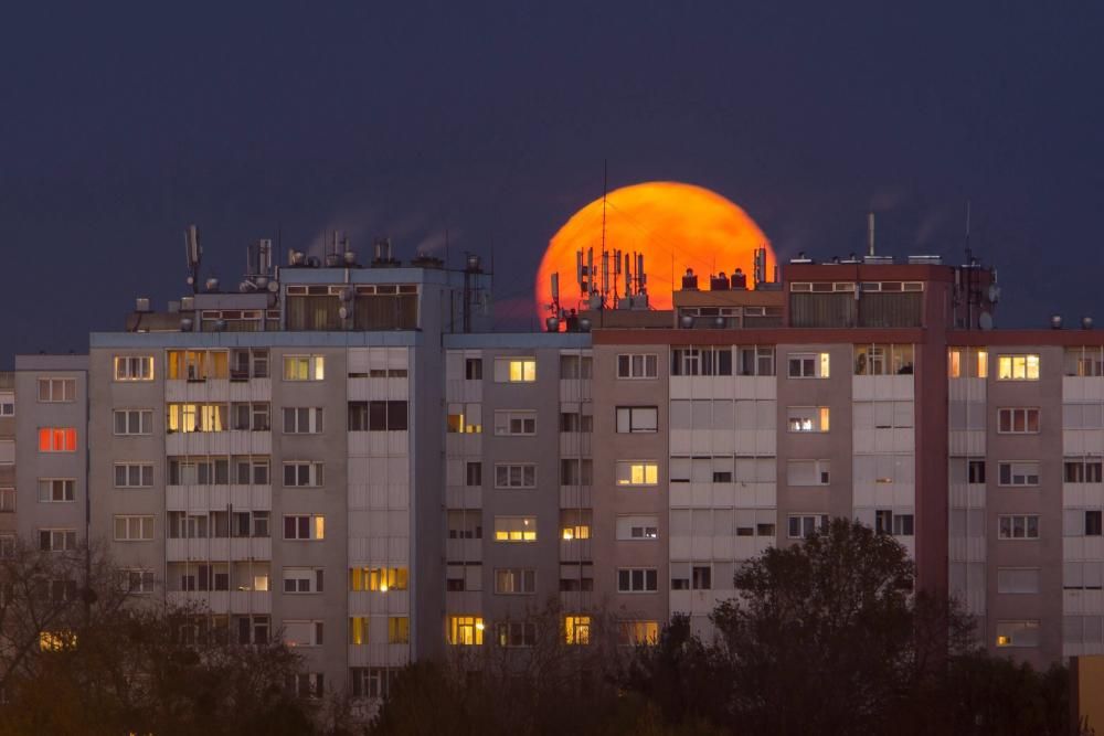 La «superlluna» arreu del món