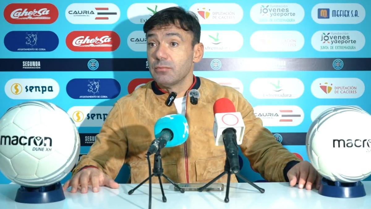 Rai Rosa, entrenador del Coria, en la última comparecencia de prensa del año