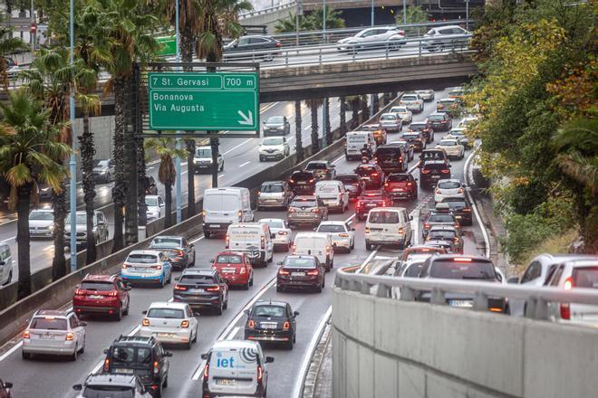 Dos accidentes en las rondas de Barcelona complican el tráfico este miércoles