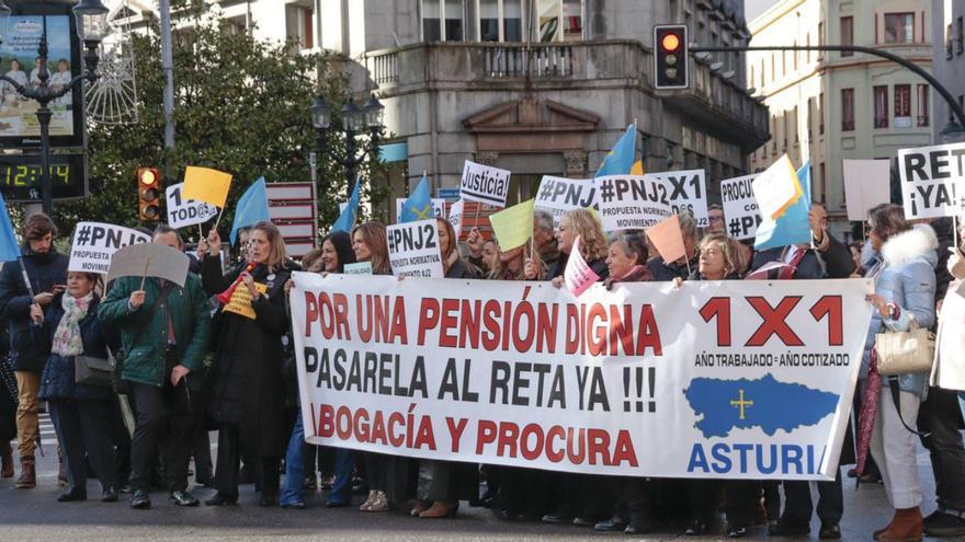 Manifestación de los abogados y procuradores por las jubilaciones | LUCAS CID