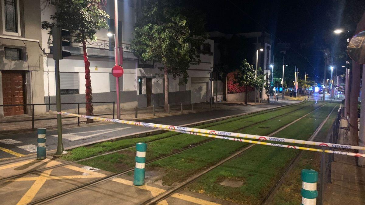 Alerta en Tenerife: un encapuchado deja una bolsa ante la Capitanía General y sale corriendo.