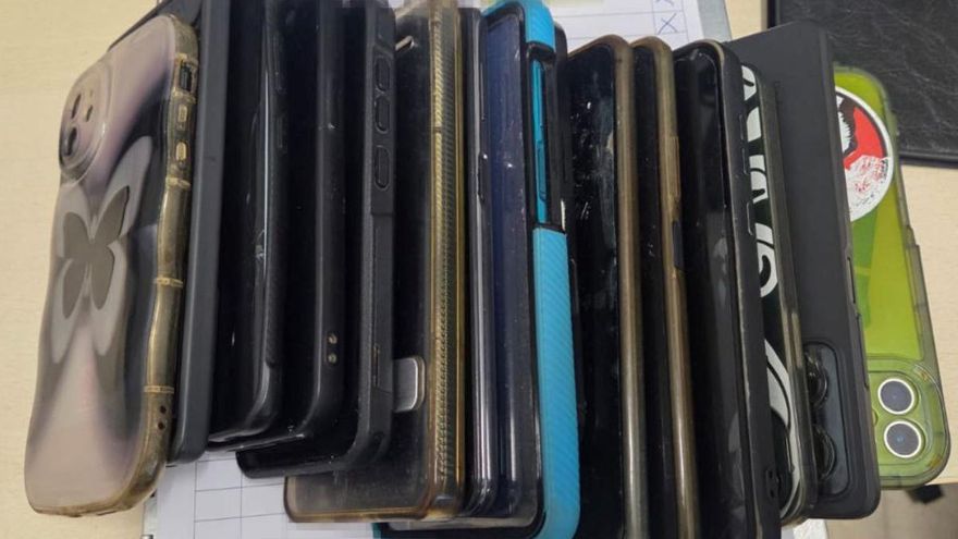 Detinguts tres carteristes amb 17 mòbils robats durant la Patum