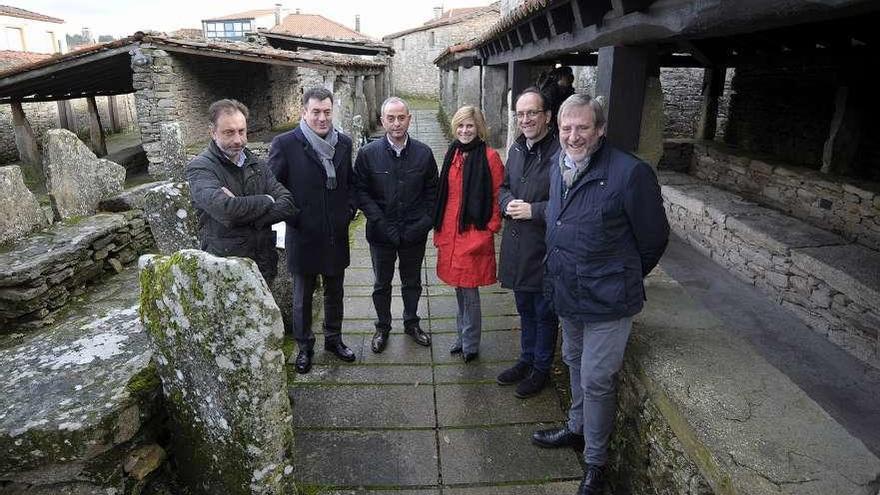 Martínez, Rodríguez, Busto, Castro, Lorenzo e Bargiela, onte, no recinto agoladés. // Bernabé/Javier Lalín