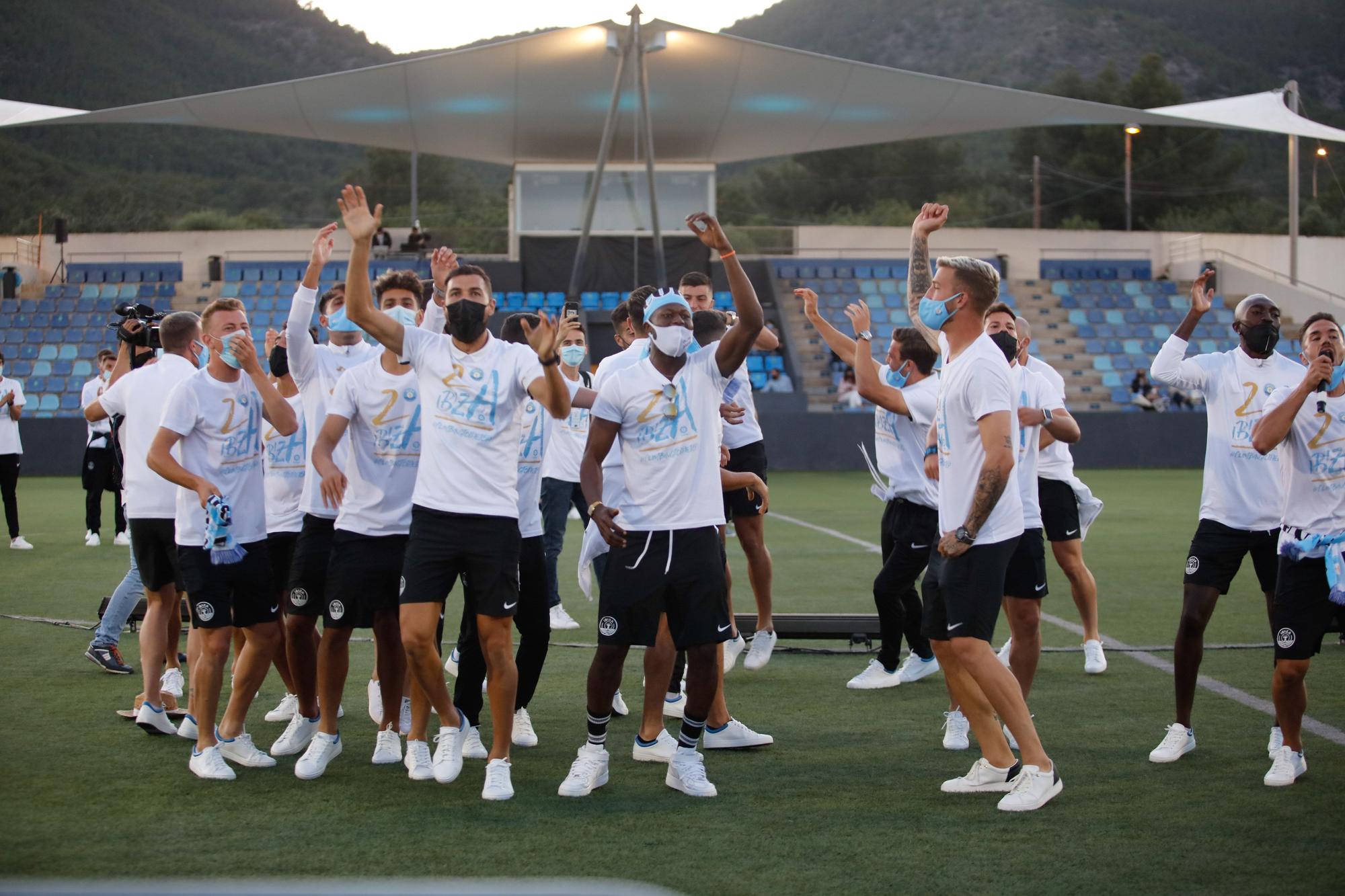 Imágenes de la celebración en casa de la UD Ibiza