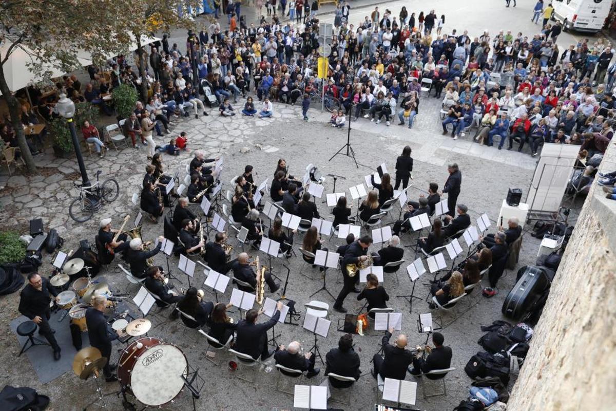 La Girona Banda Band actua a Sant Feliu La Girona Banda Band actua a Sant Feliu