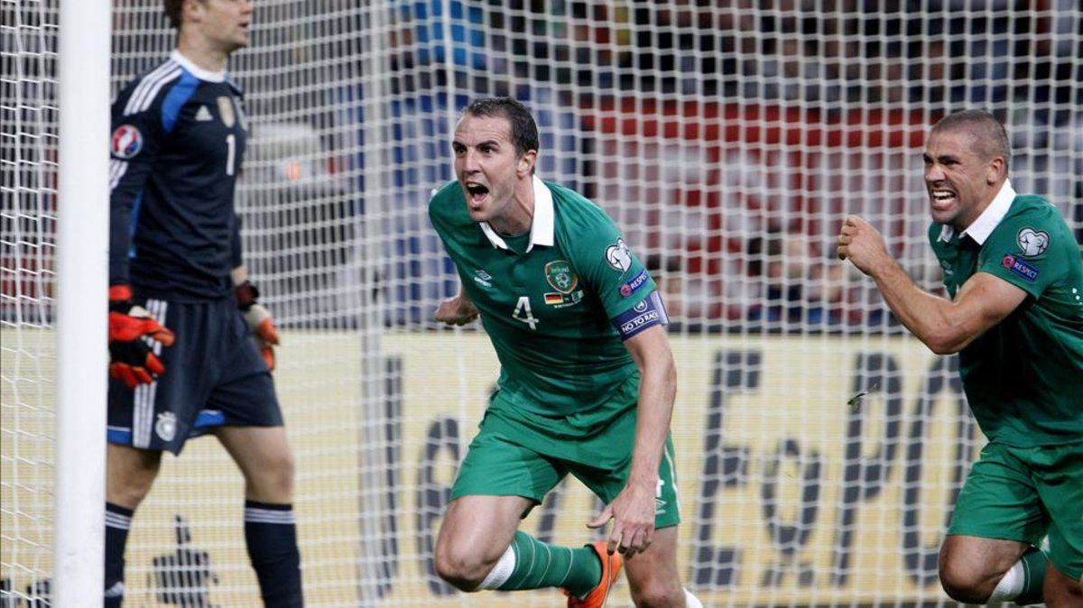 O'Shea celebrando un gol con la selección irlandesa