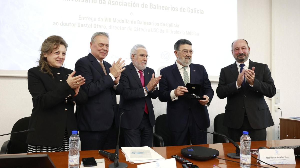 De izquierda a derecha, María Soledad Espiño, Antonio Gómez Caamaño, Miguel Ángel Santalices, Juan Gestal y Xosé Merelles.