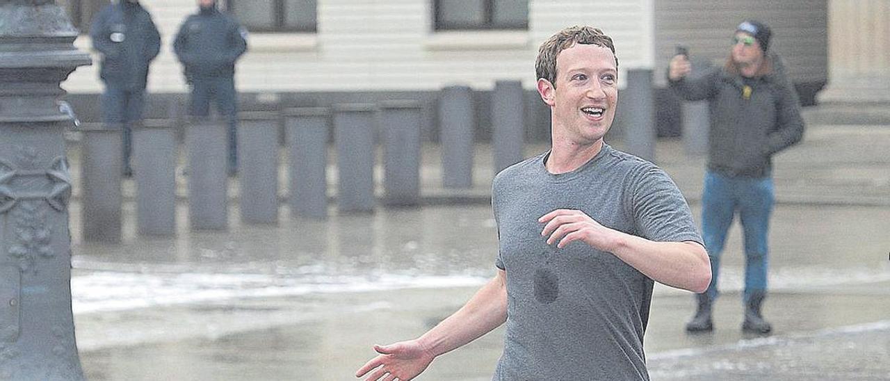 Mark Zuckerberg, corriendo por una plaza de Berlín.