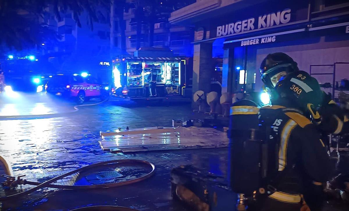 Fuego en un local comercial de Los Cristianos