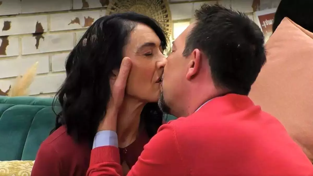 Una soltera de 'First Dates' se tira para atrás en medio de un beso: "Es que apestas"