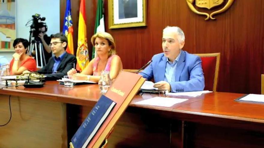 UPyD logra la alcaldía de Novelda tras un pleno bronco