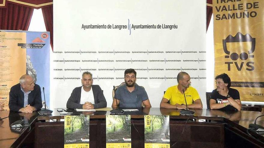 Por la izquierda, Guillermo Laine, Juanjo Corujo, Luis Baragaño, Enrique Saavedra y Santi Obaya, en la presentación de la prueba.