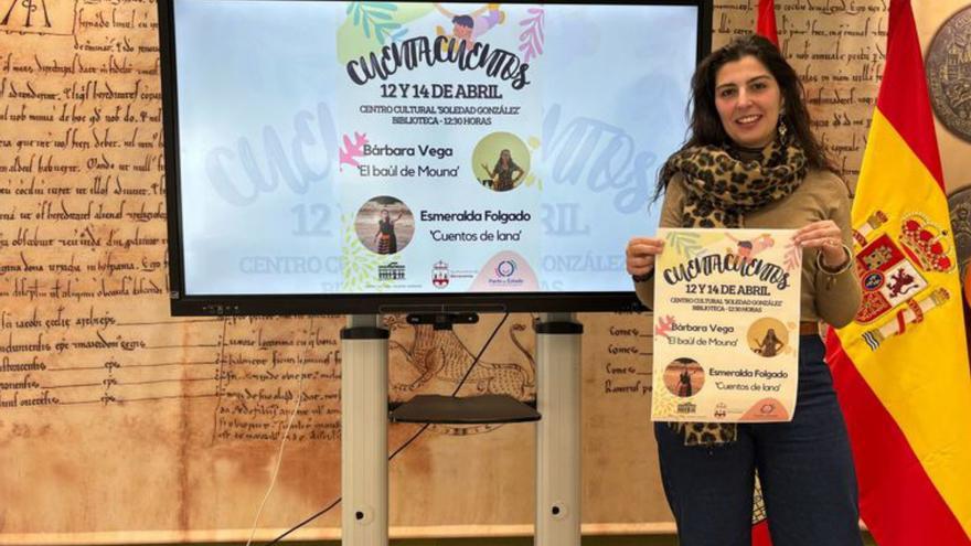 La edil de Cultura, Mercedes Benítez, con el cartel.