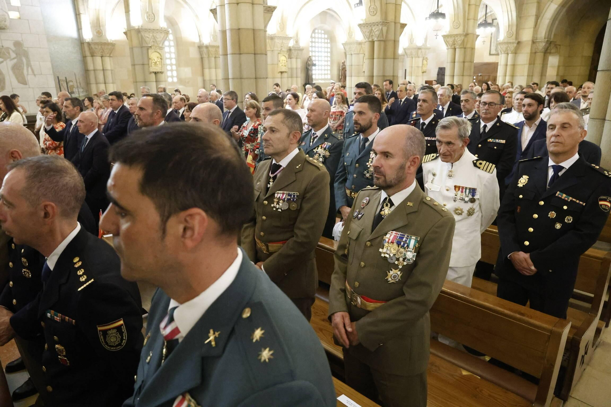 La misa con la Armada y la ofrenda floral del Carmen en Gijón, en imágenes