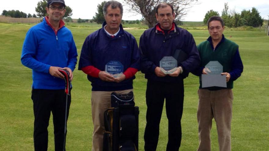 Los ganadores posan al término de la competición.