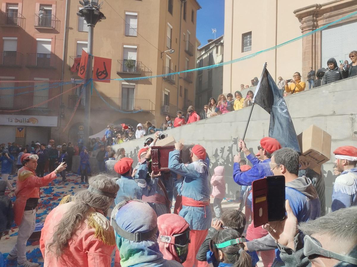 Les millors imatges de la guerra de la farina de Berga