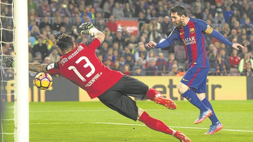 El Leganés saca los colores a un Barcelona al que salva un penalti