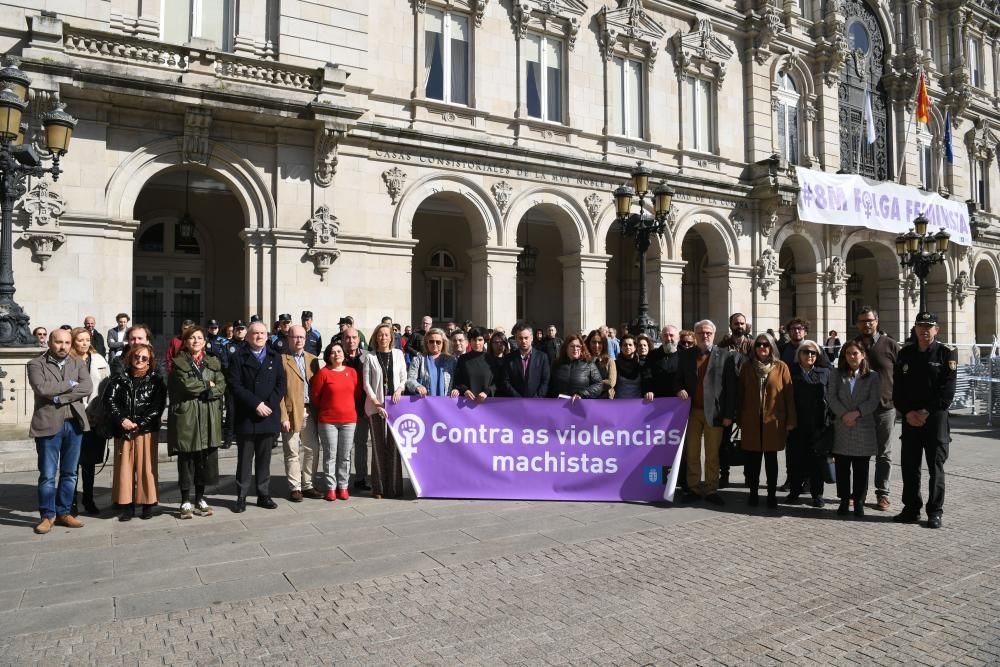 Minuto de silencio por tres mujeres asesinadas