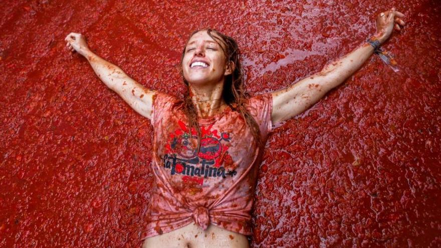 La Tomatina de Buñol recibe cada año miles de visitantes.