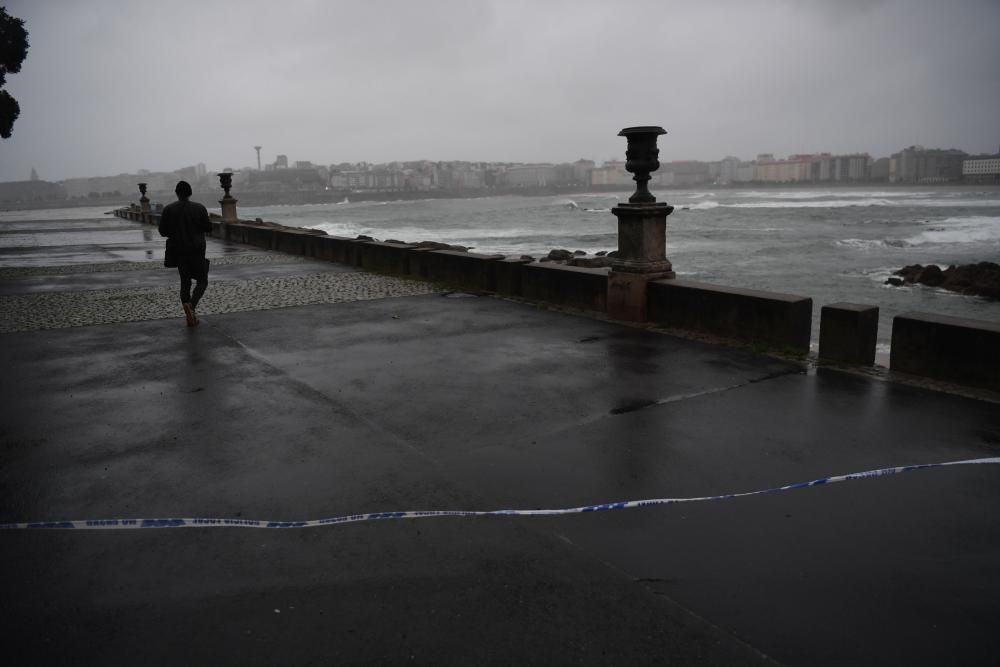Parques y playas cerrados por temporal en A Coruña