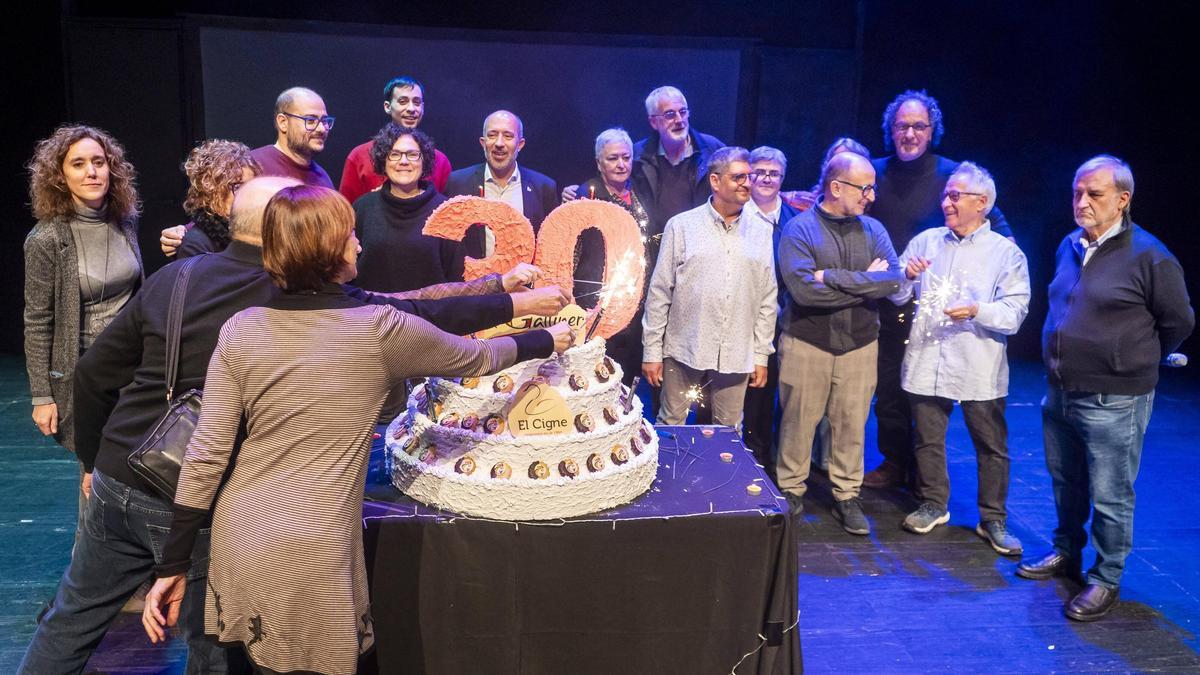 El Galliner bufa 30 espelmes al costat de la seva gent