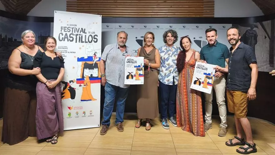 Fortalezas para fortalecer los pueblos: el teatro conquista cinco castillos de la provincia de Cáceres