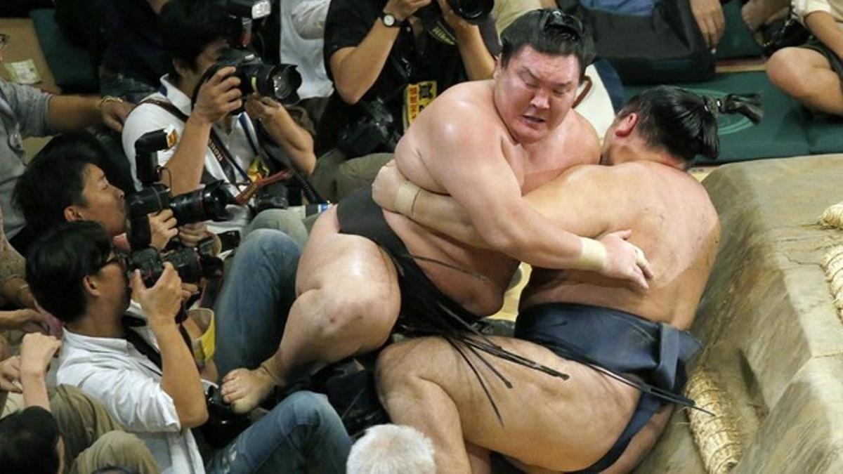 Hakuho, en la final del pasado domingo en Tokio.