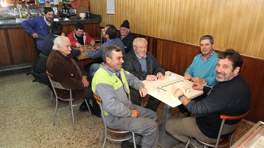 Proteger el bar para salvar el pueblo