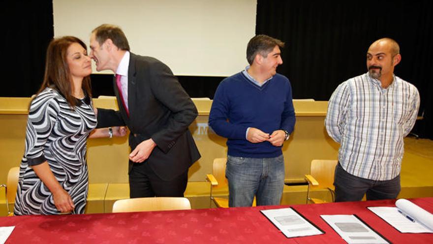 Ana María Reigosa (SIT), Yann Martin, Rubén Pérez (UGT) y Santiago García (CC OO). // Marta G. Brea