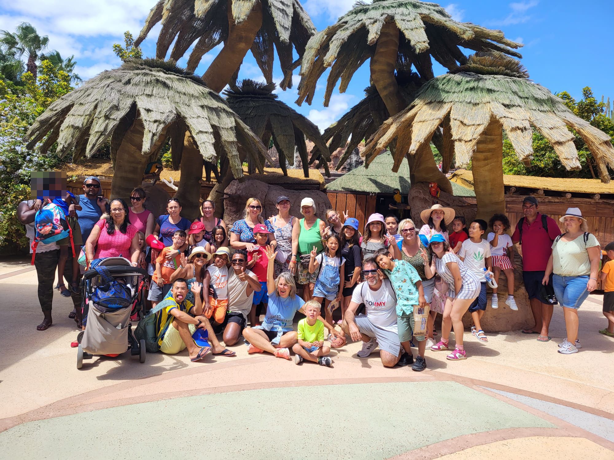 Visita conjunta de familias de la asociaci�n y campamento a Rancho Texas.jpg