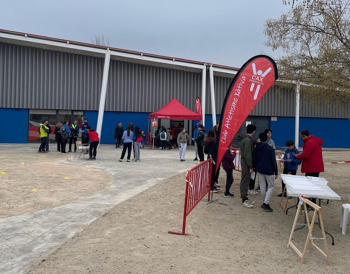 Participantes en la prueba del CAX Orientació de la Lliga Escolar, en Xàtiva.