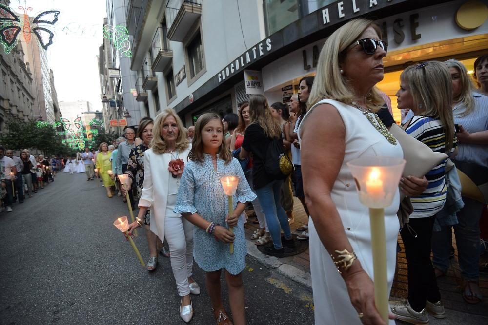 La imagen de la patrona de la provincia recorrió las calles del centro arropada por cientos de personas.