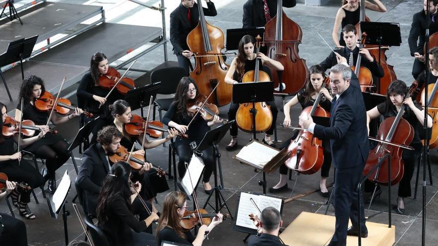 La Orquesta Sinfónica Vigo 430, en un concierto en el Mar de Vigo