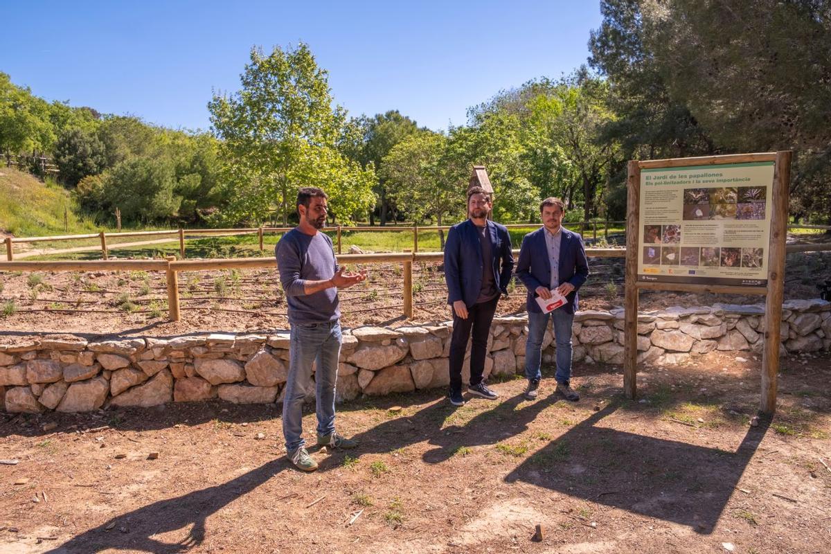 De izquierda a derecha, el técnico del Ayuntamiento de Tarragona, Xavier Llopart, el alcalde Rubén Viñuales y el concejal de Medio Ambiente, Guillermo García de Castro.