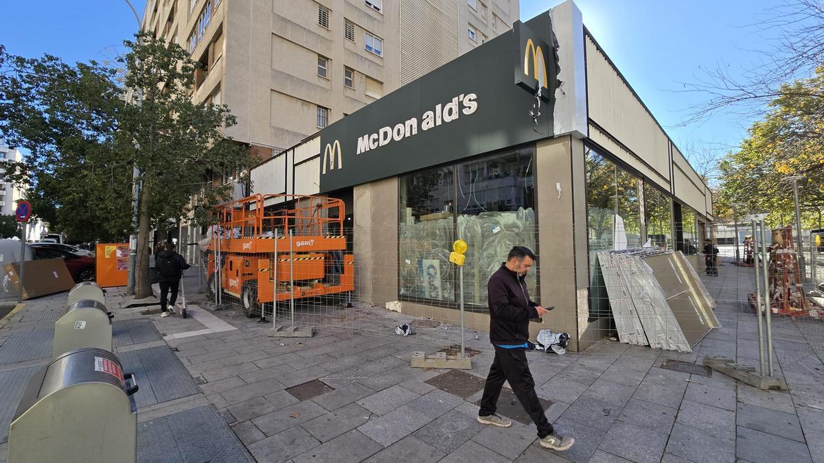 El nuevo local de McDonalds, junto a El Corte Inglés.