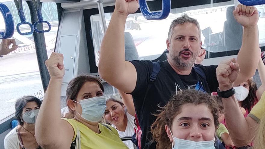 Los pasajeros, en el bus antes de despegar desde Vencia hacia Zaragoza.