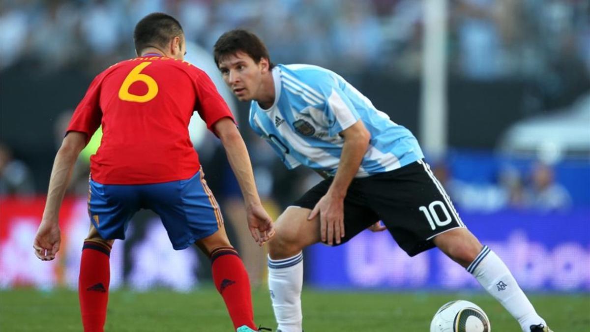 Messi volverá a verse las caras con Iniesta en el España-Argentina