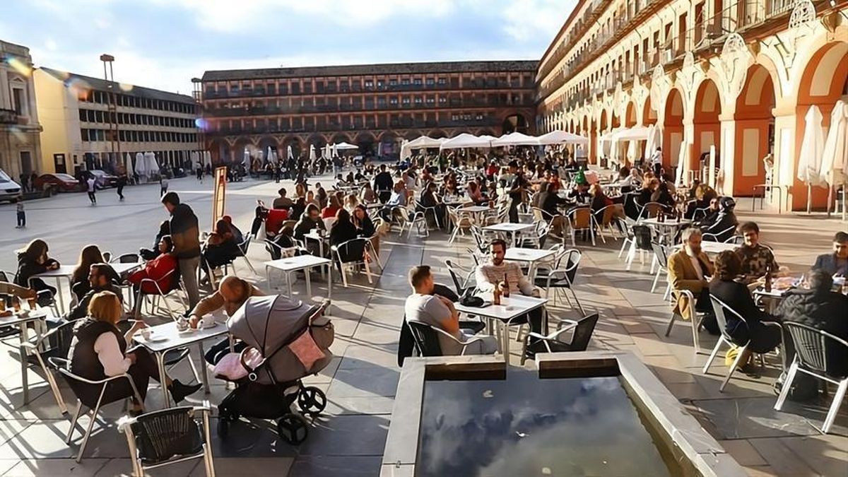 La plaza de la Corredera, uno de los lugares donde los cordobeses quedan para verse y tomar algo.