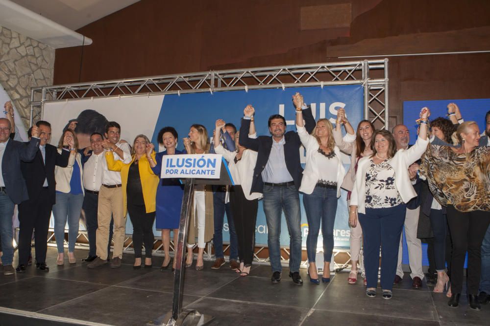 Reúne a más de 500 personas en la presentación de su candidatura.